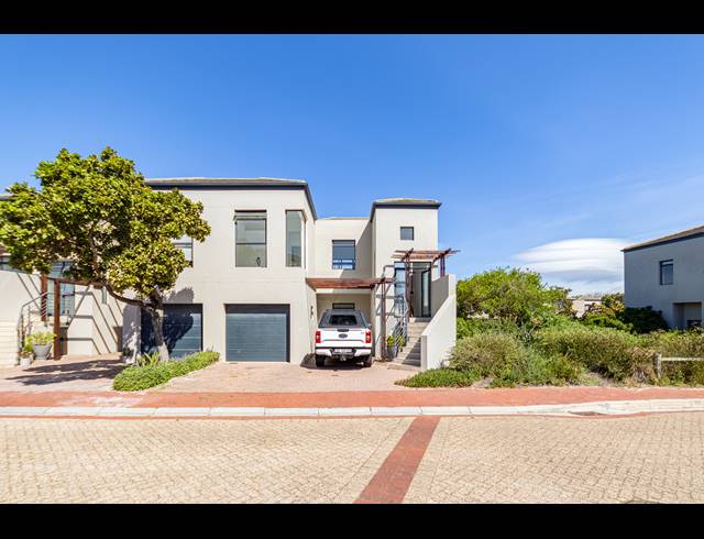 3 BEDROOM TOWNHOUSE TO LET IN CENTURY CITY